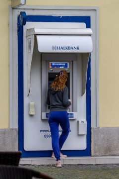 Ilustrasi ATM (Pexels)